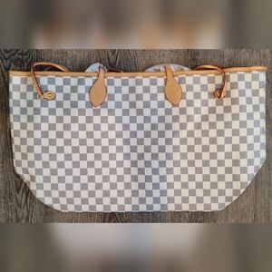 Large White Checkered Tote & Wristlet